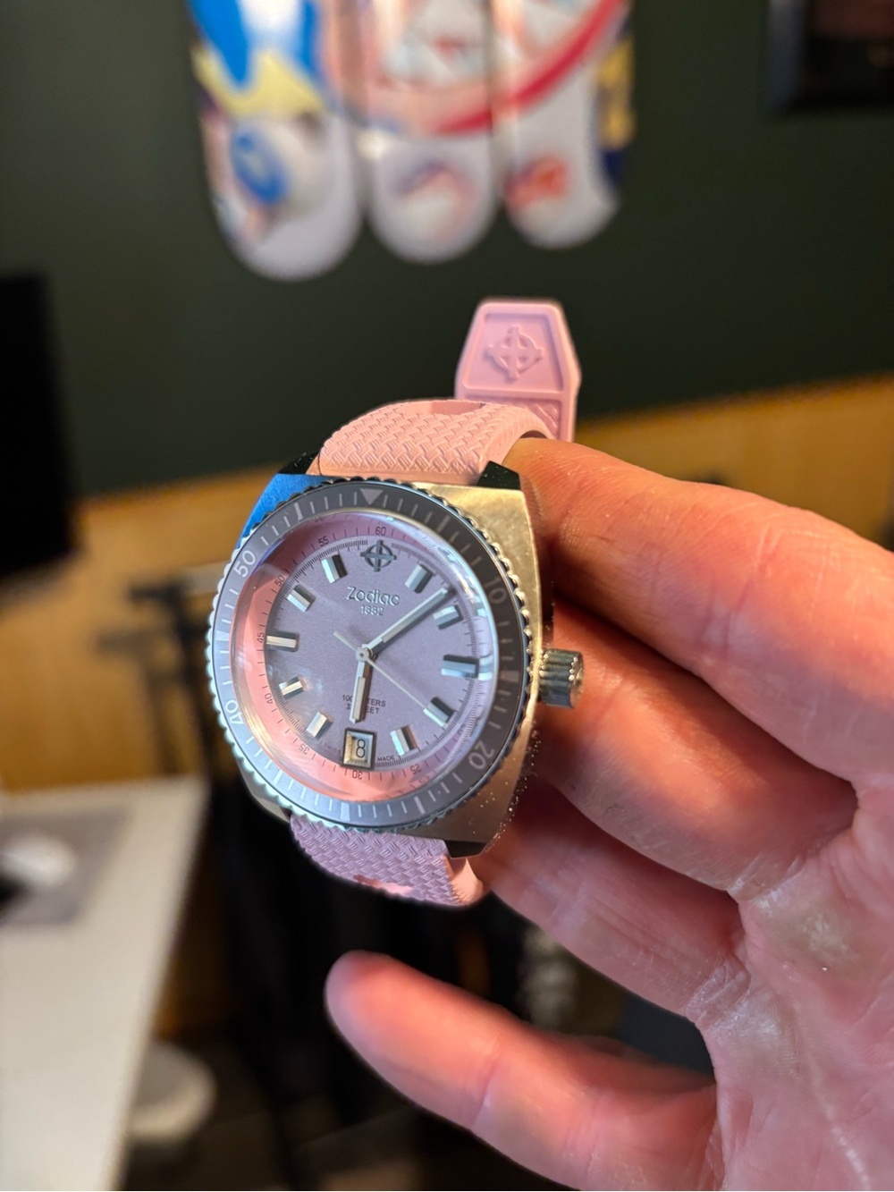 Rare pink Sea dragon Zodiac Pink Dive Watch with Pink Strap 202260 / 01243
